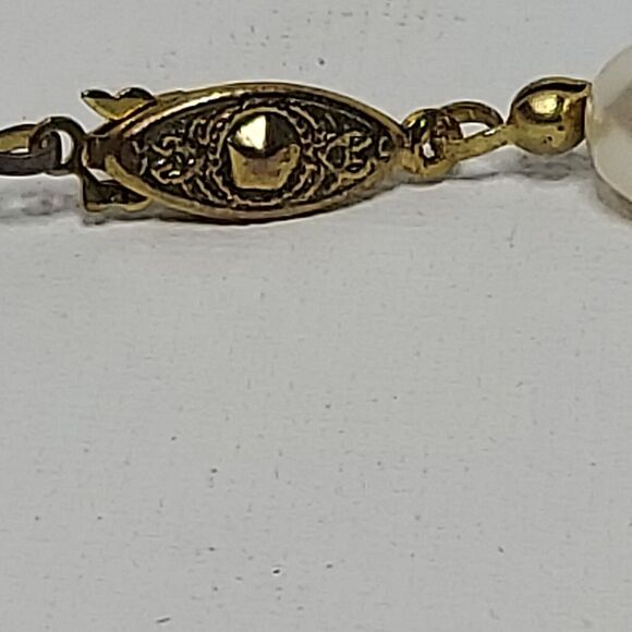 Vintage White Faux Pearls Necklace  22" - Picture 4 of 6